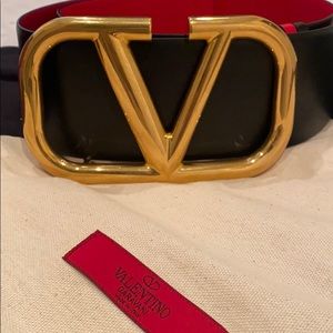 Brand new Valentino reversible V logo belt size 75